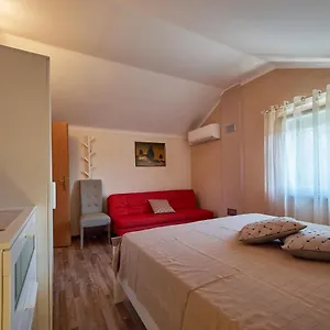  Villa Neval